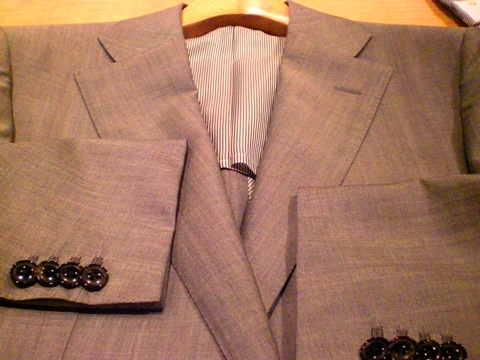 吉田さんのスーツとシャツネクタイのコーデ！