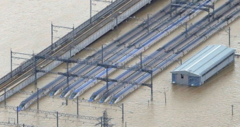 北陸新幹線廃車も、３２８億の損害「まずまず」と二階…