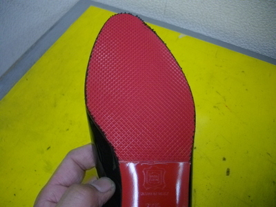 赤い靴底