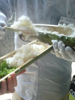 ★竹で作ったよ～～！サバイバルナイフで手馴れたもんだ！