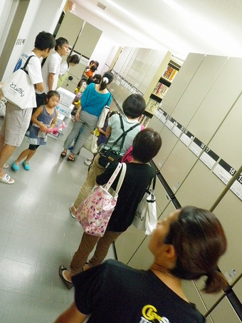 図書館　ヒヨコッコとしょかん探検隊を開催しました。