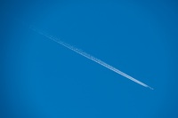 飛行機雲と有明の月 2025/01/18 15:36:45