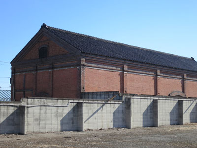 レンガ倉庫と「東福寺」