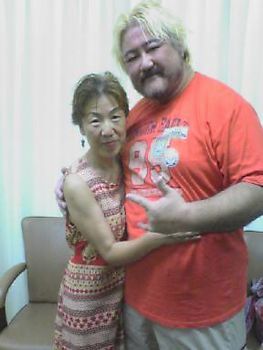 ★えちこママ→プロレスラーの友人／矢口　壹琅氏と記念写真