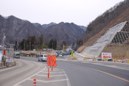 川原畑上ノ平法面の付替え国道開通は2014年3月12日