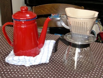 コーヒーセットとゼラニウム