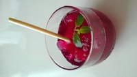 麦ストローで紫蘇ジュースを飲む！